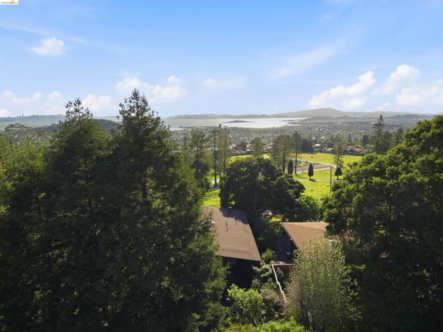 44 Highgate Rd, Kensington, CA 94707