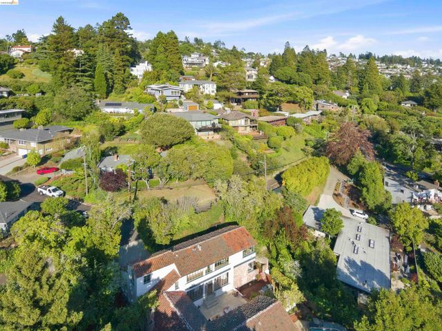 44 Highgate Rd, Kensington, CA 94707