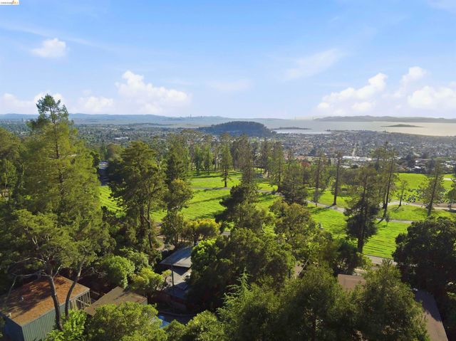 44 Highgate Rd, Kensington, CA 94707