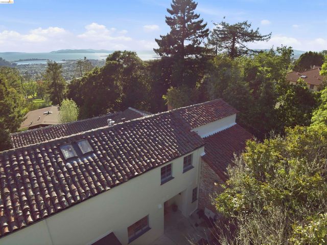 44 Highgate Rd, Kensington, CA 94707