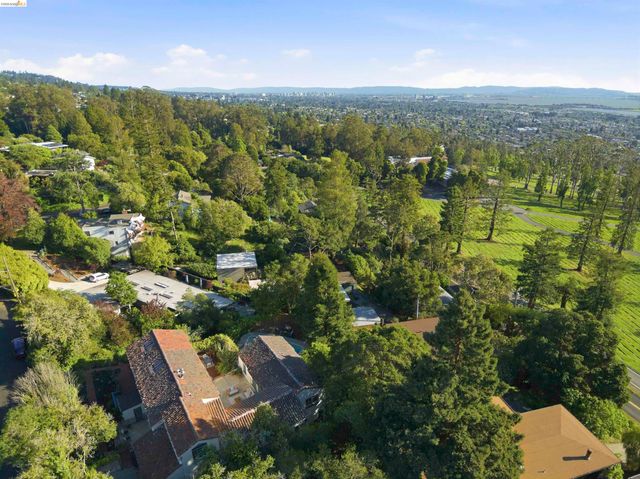 44 Highgate Rd, Kensington, CA 94707