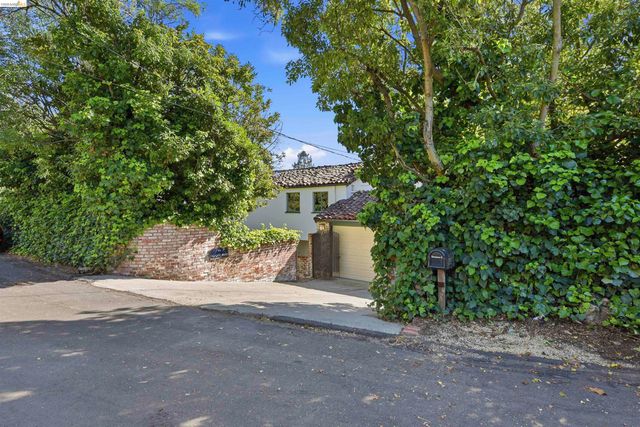 44 Highgate Rd, Kensington, CA 94707