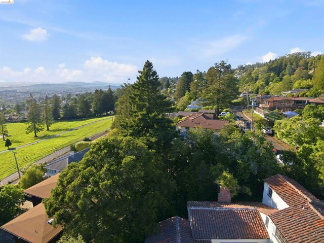 44 Highgate Rd, Kensington, CA 94707