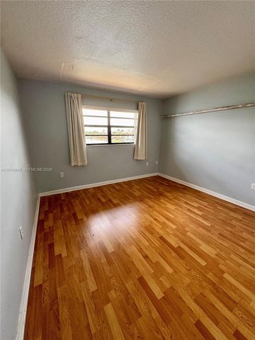 2762 W 60th St 53, Hialeah, FL 33016