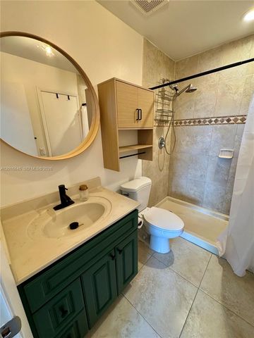 2762 W 60th St 53, Hialeah, FL 33016