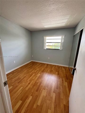 2762 W 60th St 53, Hialeah, FL 33016
