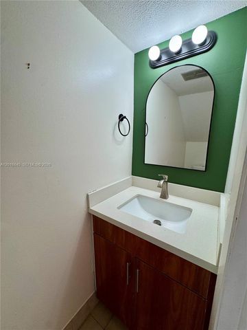 2762 W 60th St 53, Hialeah, FL 33016