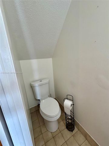 2762 W 60th St 53, Hialeah, FL 33016