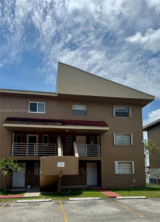 2762 W 60th St 53, Hialeah, FL 33016