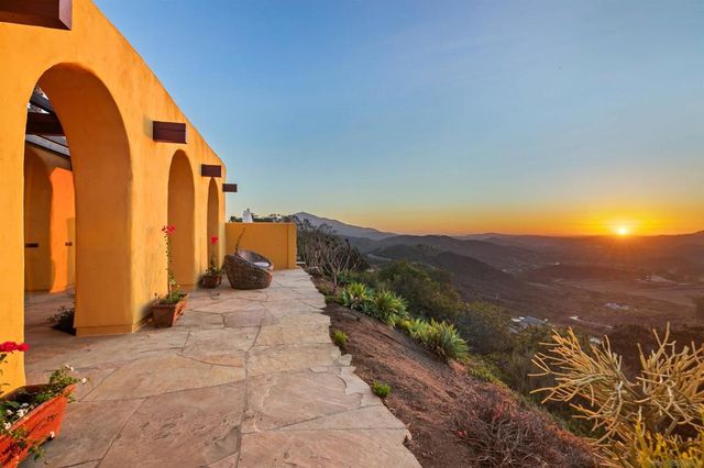 3696 Alta Loma Dr, Jamul, CA 91935