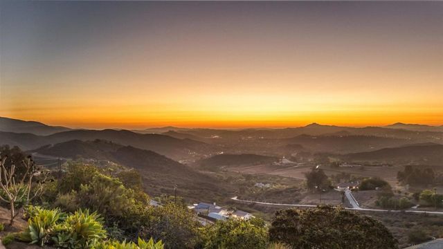 3696 Alta Loma Dr, Jamul, CA 91935