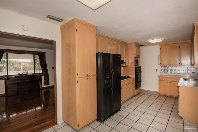 6314 Whiteoak Dr, Pensacola, FL 32503