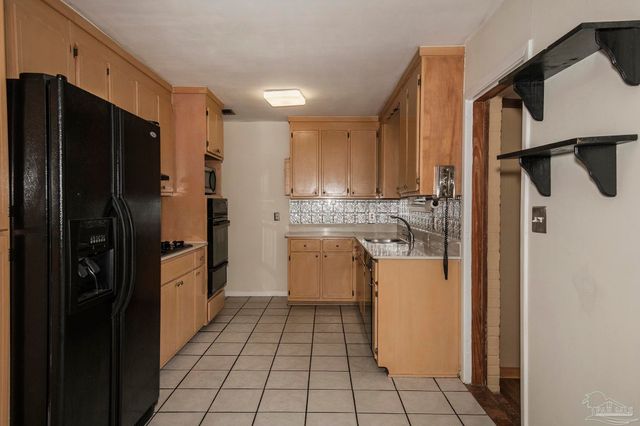 6314 Whiteoak Dr, Pensacola, FL 32503