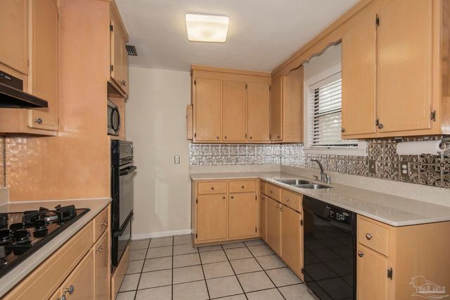 6314 Whiteoak Dr, Pensacola, FL 32503