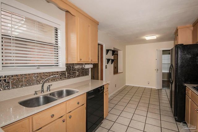 6314 Whiteoak Dr, Pensacola, FL 32503