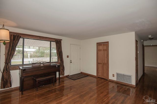 6314 Whiteoak Dr, Pensacola, FL 32503