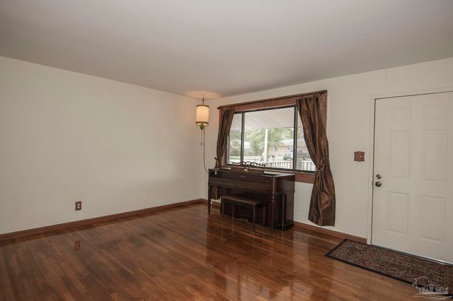 6314 Whiteoak Dr, Pensacola, FL 32503