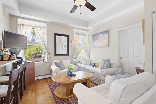 513-515 E 6th St 3, Boston, MA 02127