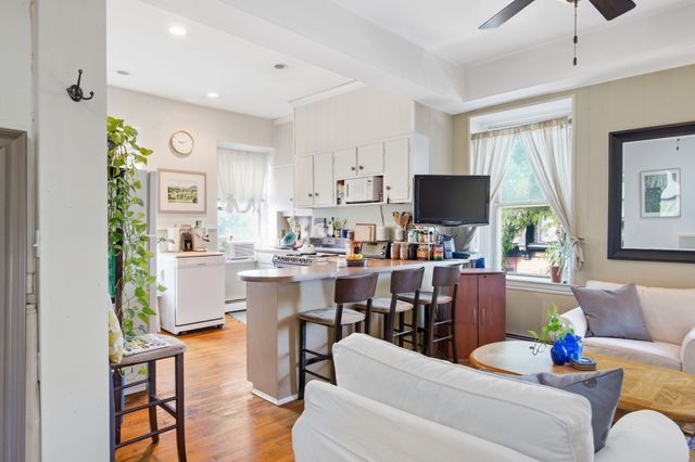 513-515 E 6th St 3, Boston, MA 02127