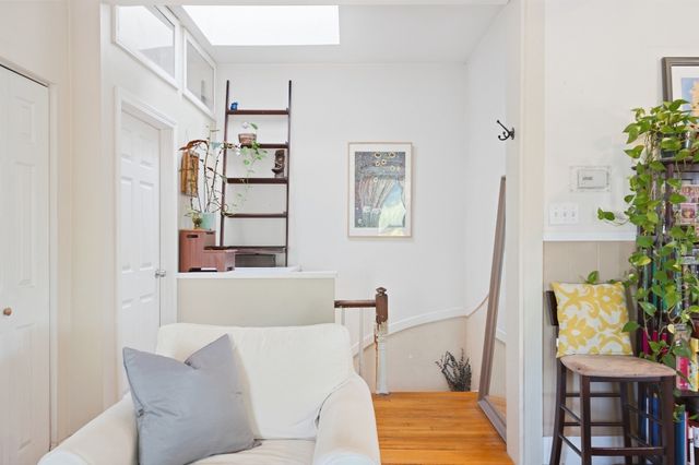 513-515 E 6th St 3, Boston, MA 02127
