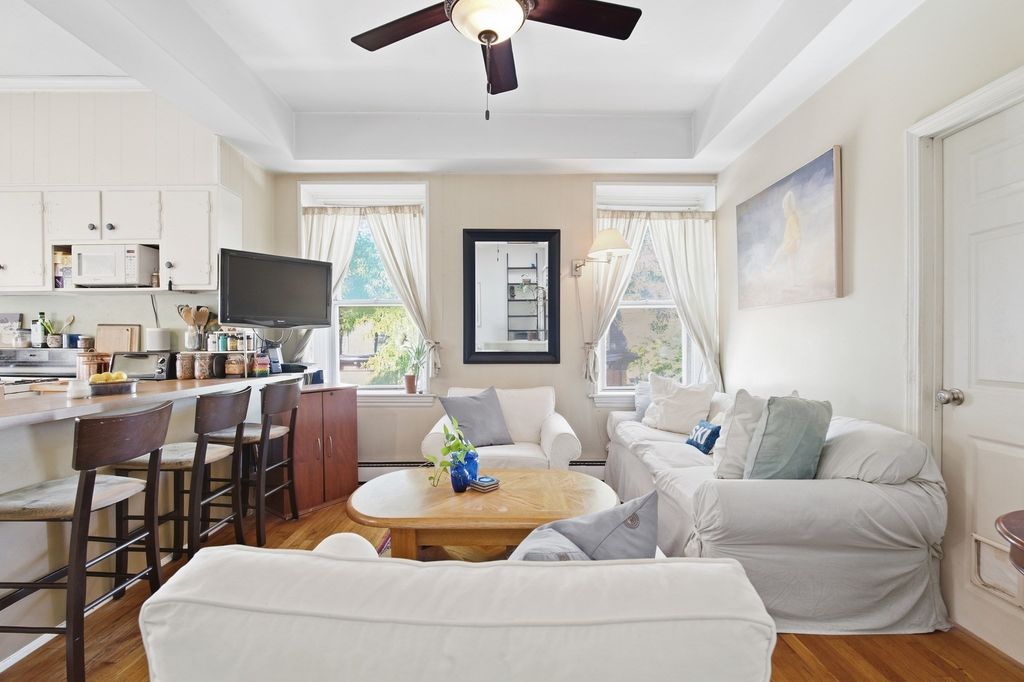 513-515 E 6th St 3, Boston, MA 02127