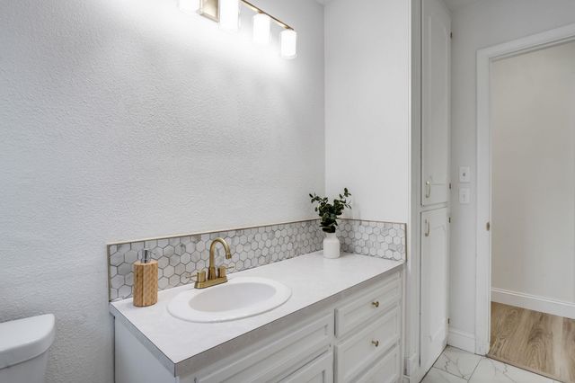 6136 E 9th St N, Wichita, KS 67208