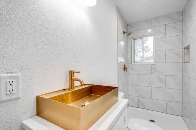 6136 E 9th St N, Wichita, KS 67208