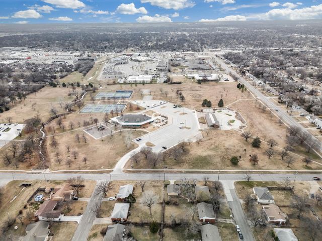 6136 E 9th St N, Wichita, KS 67208