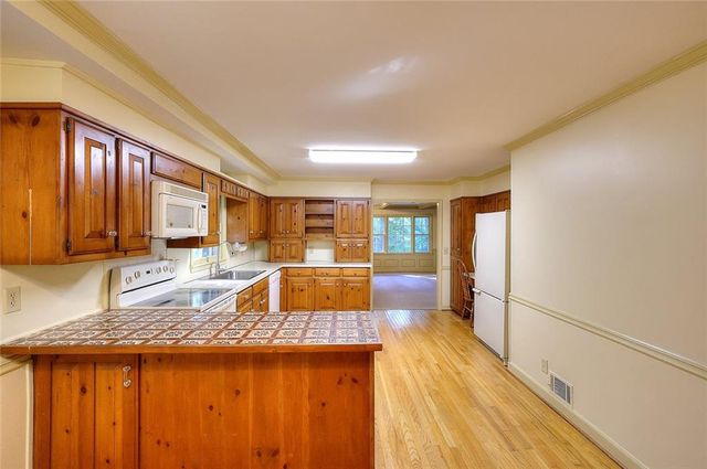 1786 SW Bear Cave SW, Lilburn, GA 30047