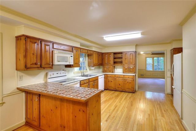 1786 SW Bear Cave SW, Lilburn, GA 30047