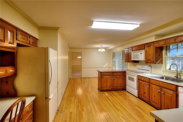 1786 SW Bear Cave SW, Lilburn, GA 30047