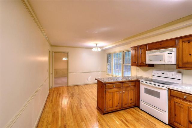 1786 SW Bear Cave SW, Lilburn, GA 30047