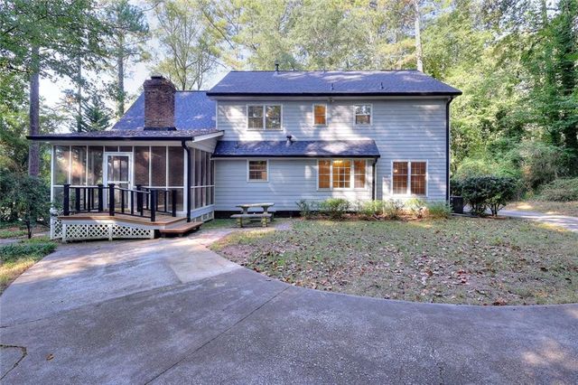 1786 SW Bear Cave SW, Lilburn, GA 30047