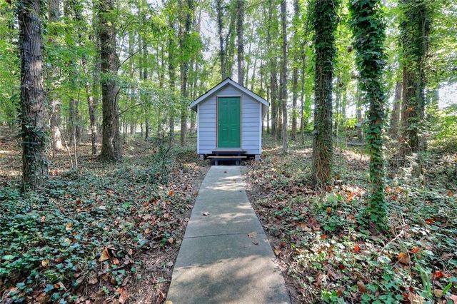 1786 SW Bear Cave SW, Lilburn, GA 30047