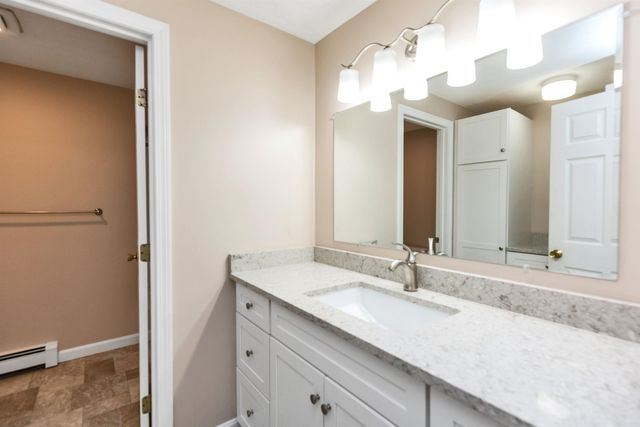 20 Gates Rd Apt 11, Marlborough, NH 03455