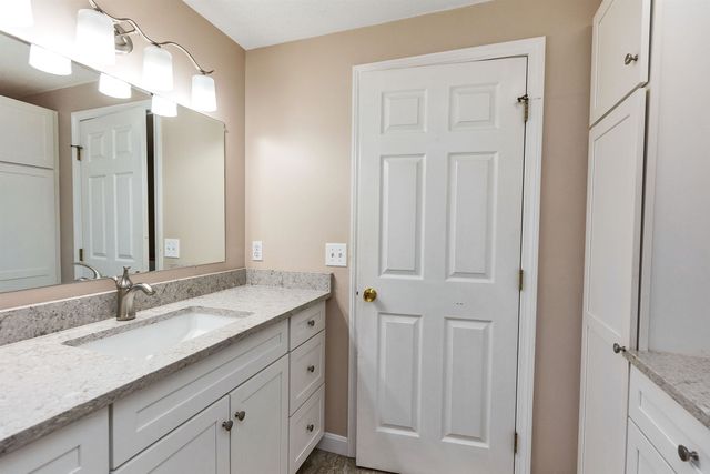 20 Gates Rd Apt 11, Marlborough, NH 03455