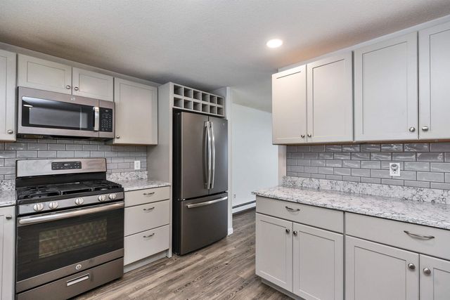 20 Gates Rd Apt 11, Marlborough, NH 03455