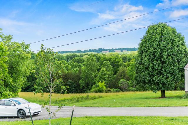 140 Deluca Drive, Science Hill, KY 42553