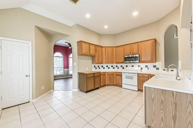 1002 Bristol Way, Pearland, TX 77584