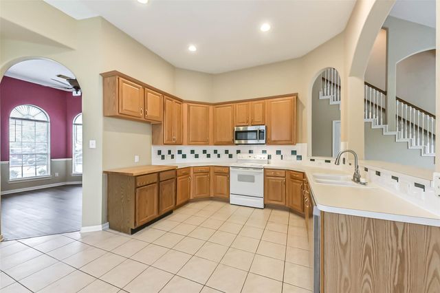 1002 Bristol Way, Pearland, TX 77584