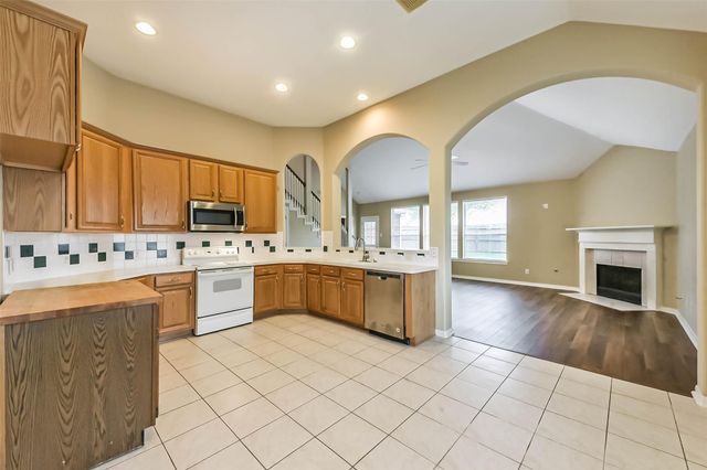 1002 Bristol Way, Pearland, TX 77584