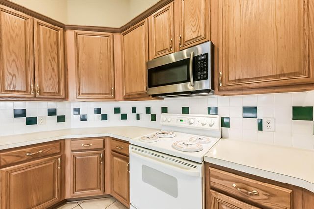 1002 Bristol Way, Pearland, TX 77584