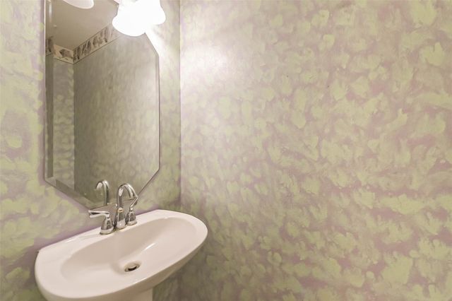 1002 Bristol Way, Pearland, TX 77584