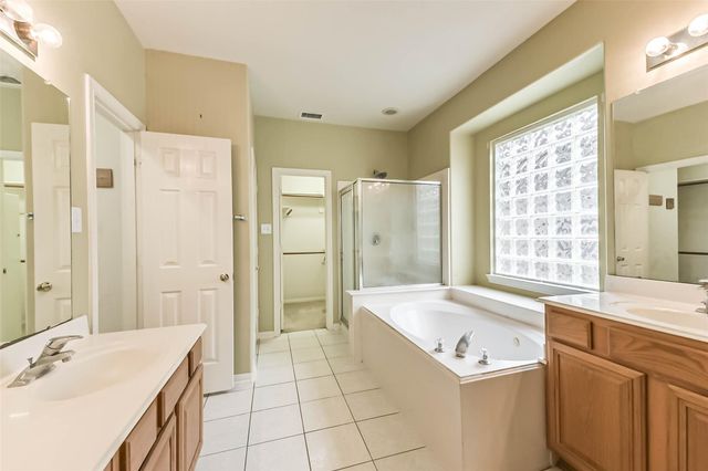 1002 Bristol Way, Pearland, TX 77584