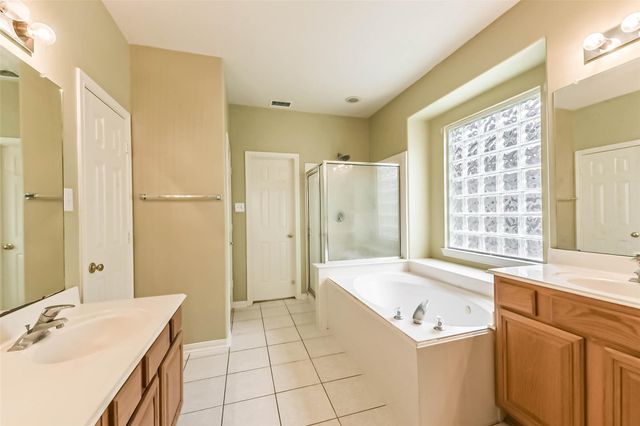 1002 Bristol Way, Pearland, TX 77584