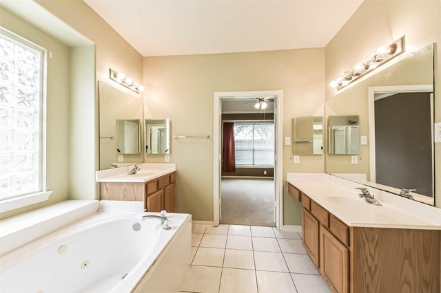 1002 Bristol Way, Pearland, TX 77584