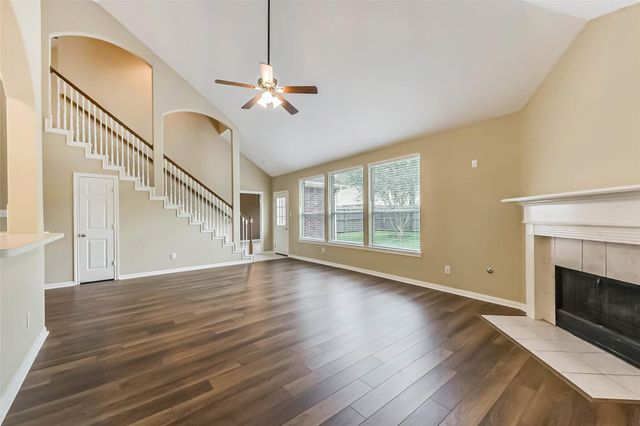 1002 Bristol Way, Pearland, TX 77584