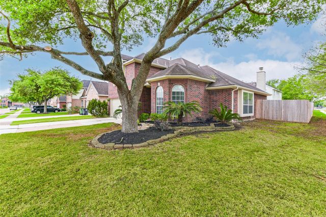 1002 Bristol Way, Pearland, TX 77584