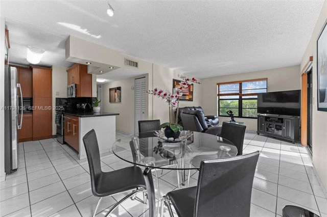 605 NW 72nd Avenue 406, Miami, FL 33126