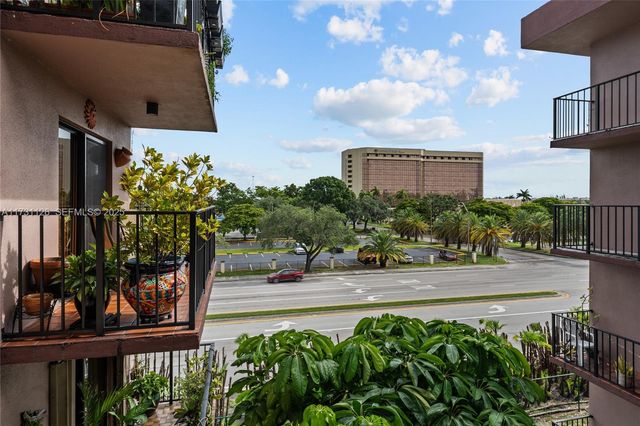 605 NW 72nd Avenue 406, Miami, FL 33126